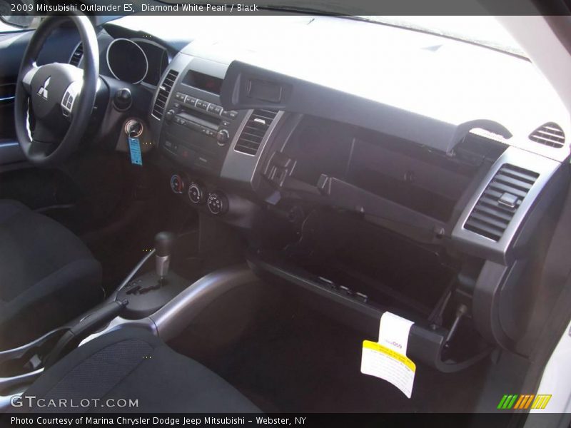Diamond White Pearl / Black 2009 Mitsubishi Outlander ES