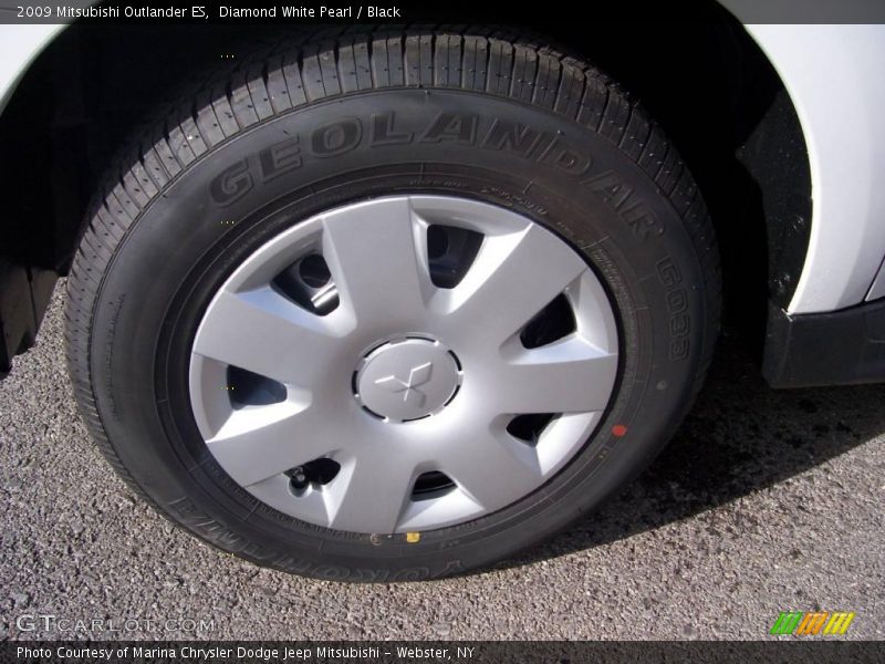 Diamond White Pearl / Black 2009 Mitsubishi Outlander ES