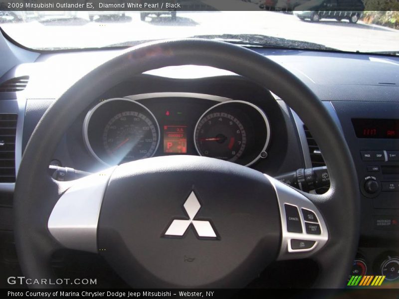 Diamond White Pearl / Black 2009 Mitsubishi Outlander ES