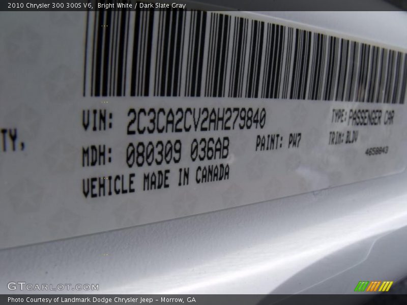 Bright White / Dark Slate Gray 2010 Chrysler 300 300S V6