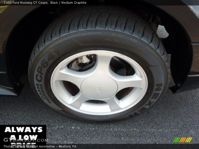 Black / Medium Graphite 2000 Ford Mustang GT Coupe