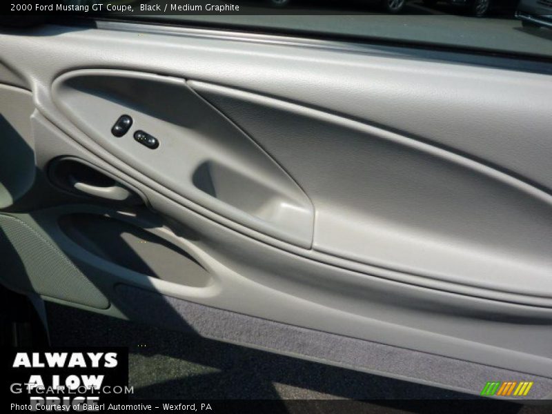 Black / Medium Graphite 2000 Ford Mustang GT Coupe