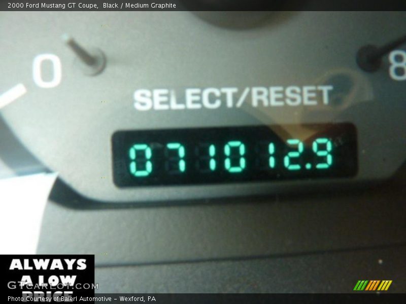 Black / Medium Graphite 2000 Ford Mustang GT Coupe