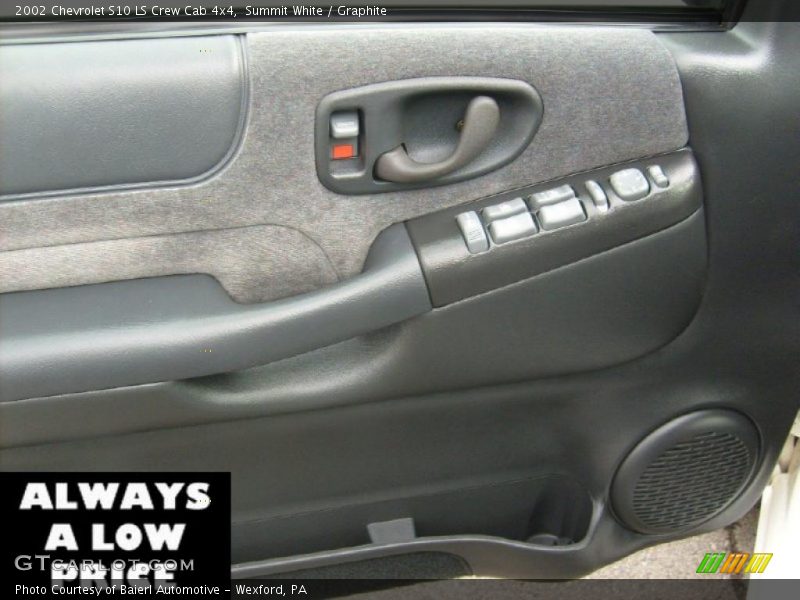 Summit White / Graphite 2002 Chevrolet S10 LS Crew Cab 4x4
