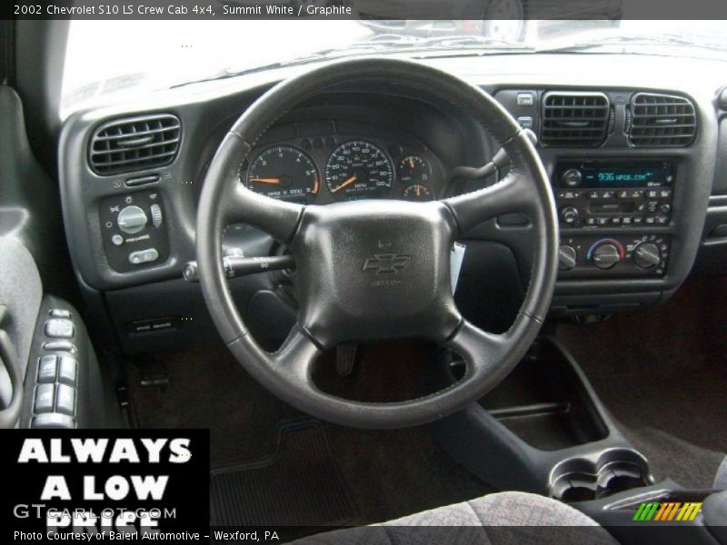 Summit White / Graphite 2002 Chevrolet S10 LS Crew Cab 4x4