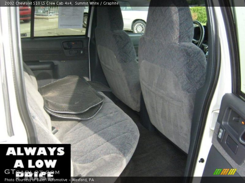 Summit White / Graphite 2002 Chevrolet S10 LS Crew Cab 4x4