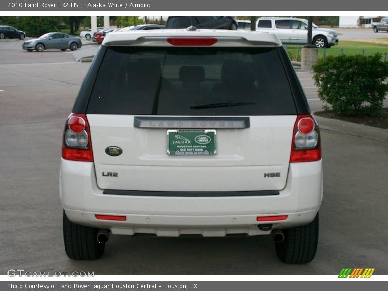 Alaska White / Almond 2010 Land Rover LR2 HSE