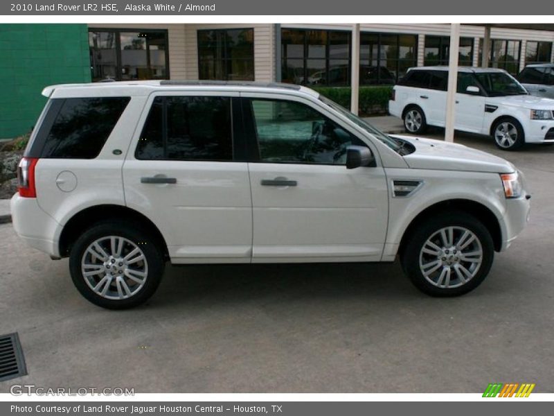 Alaska White / Almond 2010 Land Rover LR2 HSE