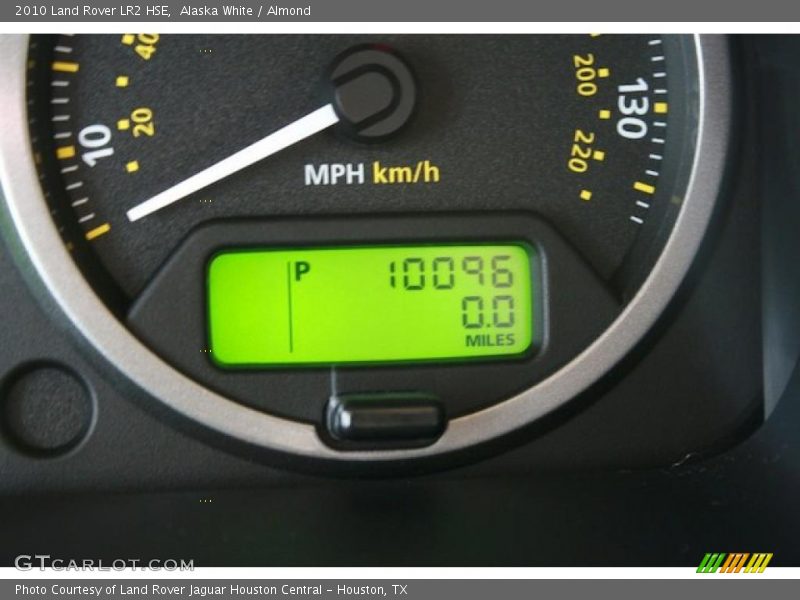 Alaska White / Almond 2010 Land Rover LR2 HSE