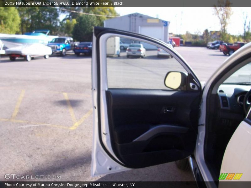 Diamond White Pearl / Black 2009 Mitsubishi Outlander SE 4WD