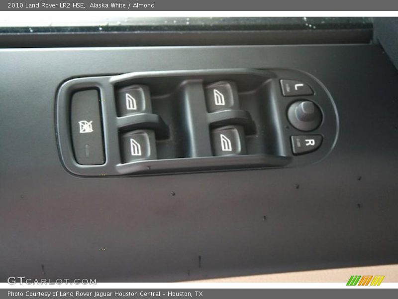 Alaska White / Almond 2010 Land Rover LR2 HSE