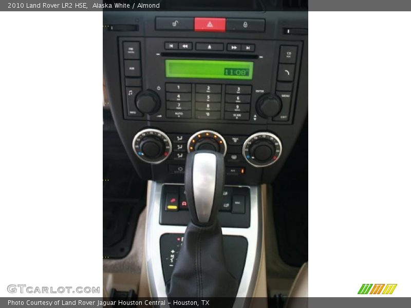 Alaska White / Almond 2010 Land Rover LR2 HSE