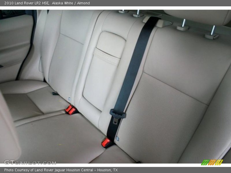Alaska White / Almond 2010 Land Rover LR2 HSE