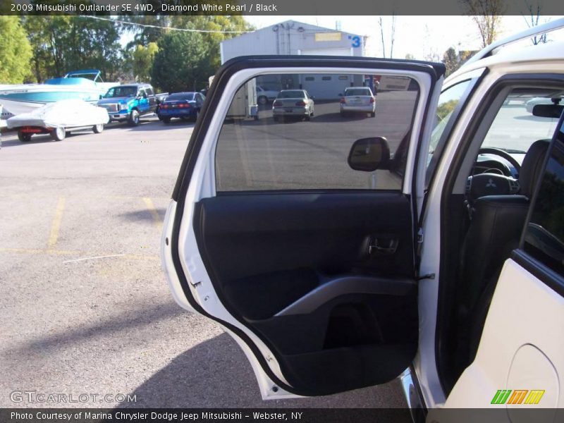 Diamond White Pearl / Black 2009 Mitsubishi Outlander SE 4WD