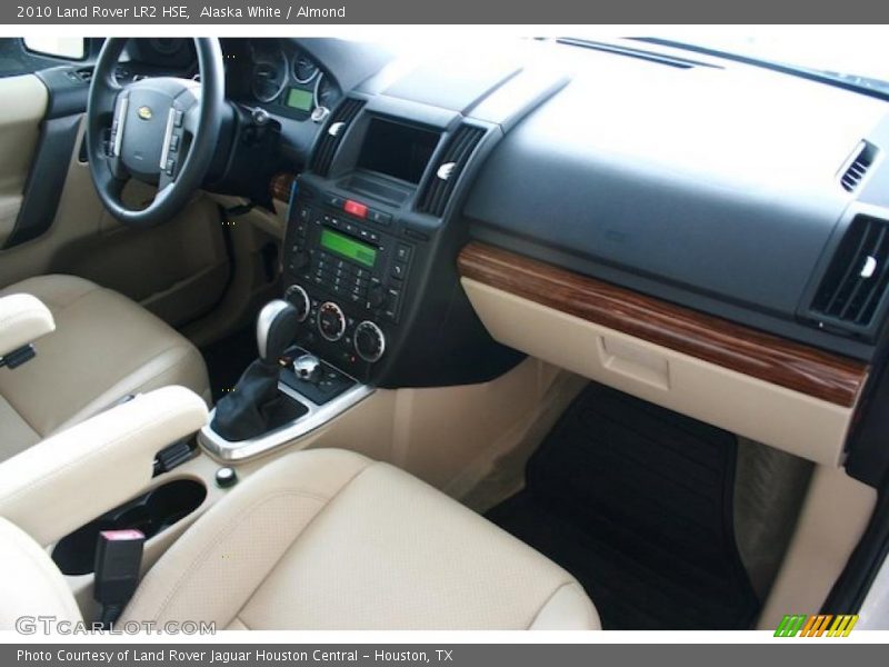 Alaska White / Almond 2010 Land Rover LR2 HSE