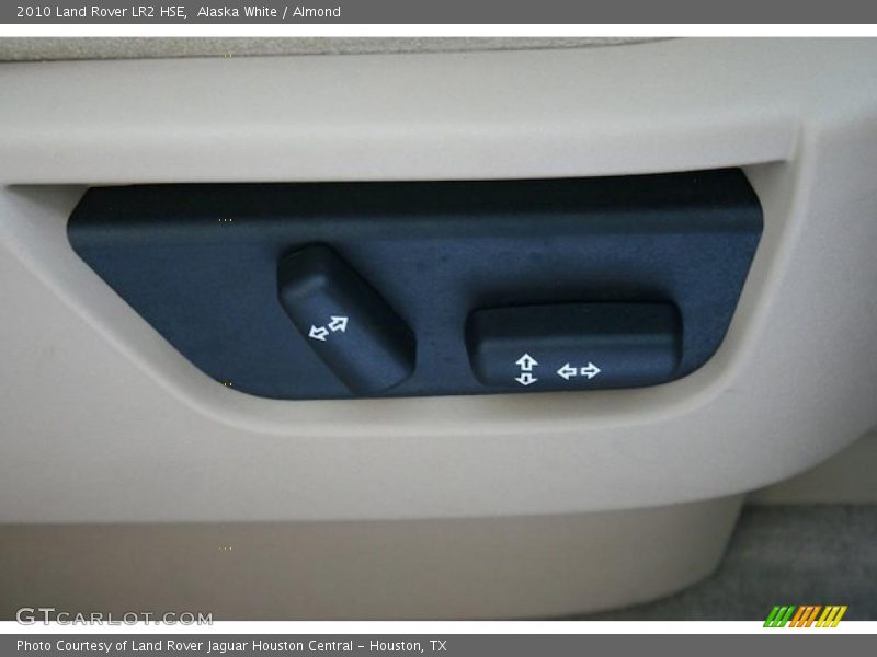 Alaska White / Almond 2010 Land Rover LR2 HSE