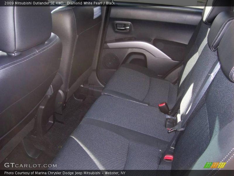 Diamond White Pearl / Black 2009 Mitsubishi Outlander SE 4WD