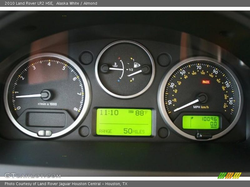 Alaska White / Almond 2010 Land Rover LR2 HSE