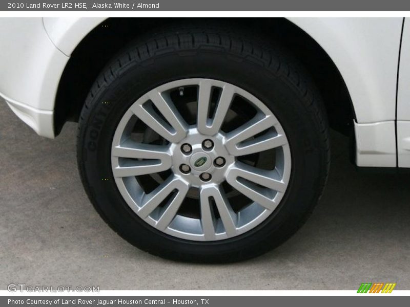 Alaska White / Almond 2010 Land Rover LR2 HSE