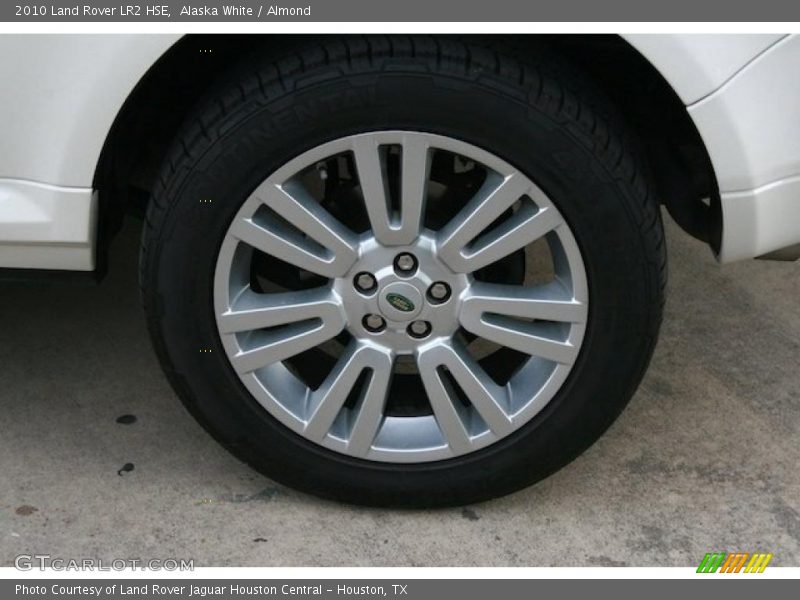 Alaska White / Almond 2010 Land Rover LR2 HSE
