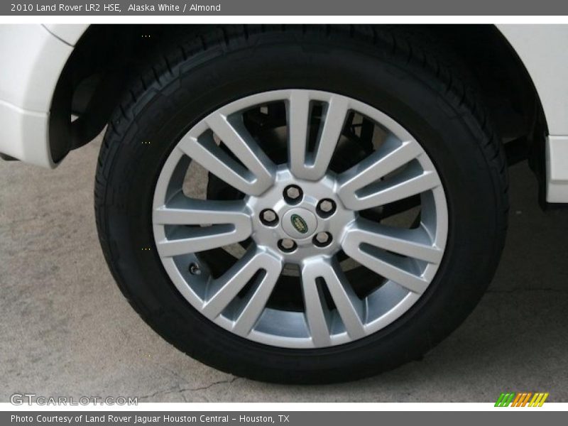 Alaska White / Almond 2010 Land Rover LR2 HSE