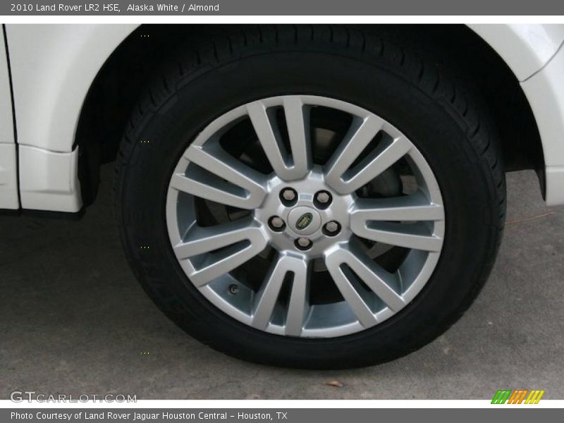 Alaska White / Almond 2010 Land Rover LR2 HSE