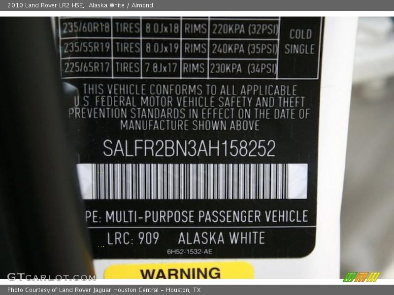 Alaska White / Almond 2010 Land Rover LR2 HSE