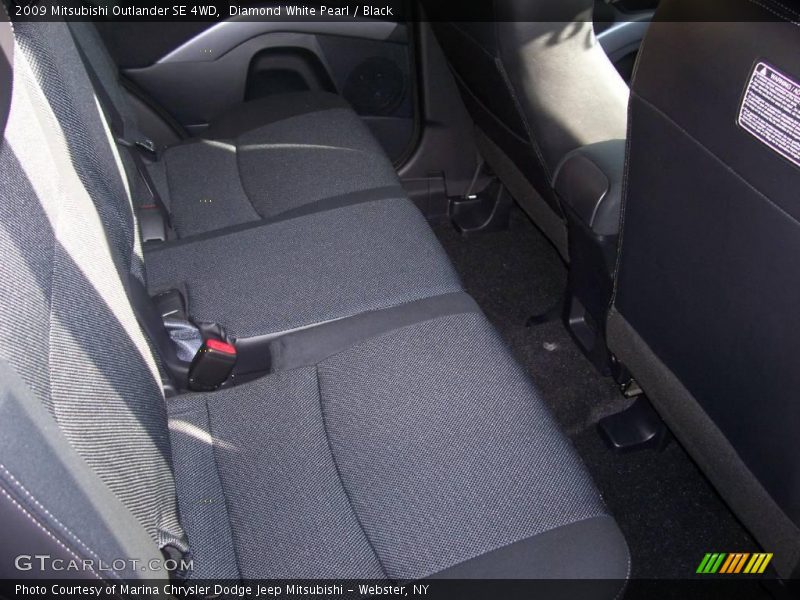 Diamond White Pearl / Black 2009 Mitsubishi Outlander SE 4WD
