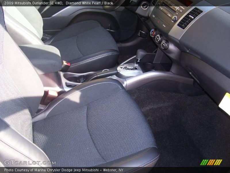 Diamond White Pearl / Black 2009 Mitsubishi Outlander SE 4WD