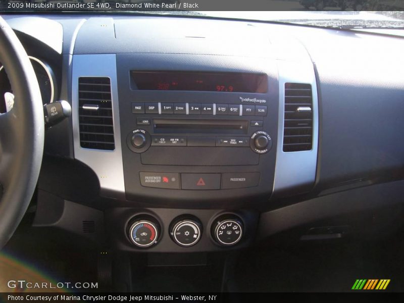 Diamond White Pearl / Black 2009 Mitsubishi Outlander SE 4WD