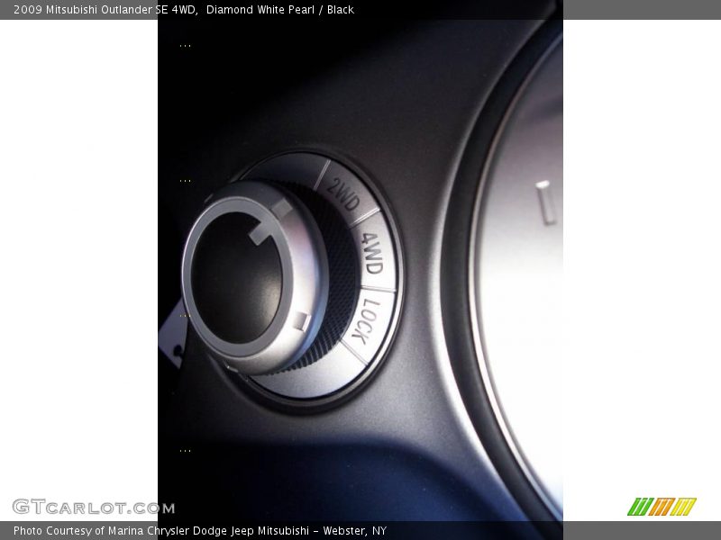 Diamond White Pearl / Black 2009 Mitsubishi Outlander SE 4WD
