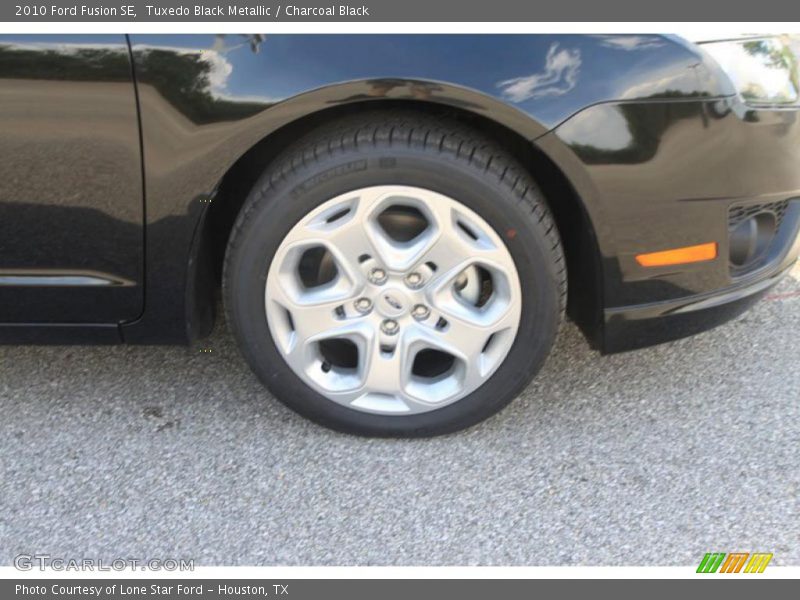 Tuxedo Black Metallic / Charcoal Black 2010 Ford Fusion SE