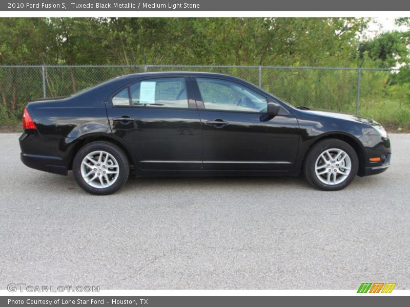 Tuxedo Black Metallic / Medium Light Stone 2010 Ford Fusion S