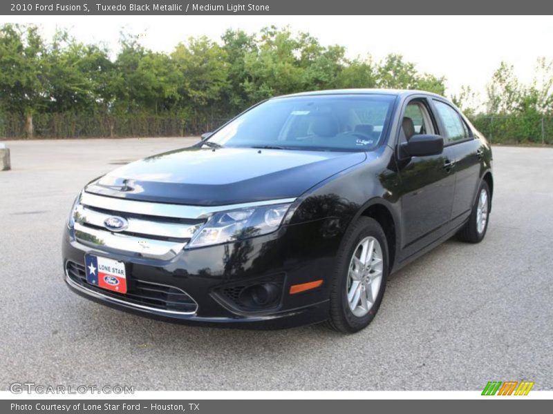 Tuxedo Black Metallic / Medium Light Stone 2010 Ford Fusion S