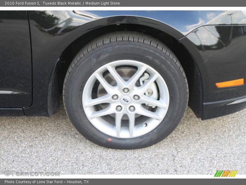 Tuxedo Black Metallic / Medium Light Stone 2010 Ford Fusion S