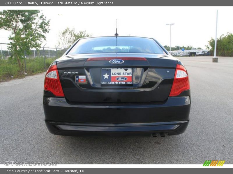 Tuxedo Black Metallic / Medium Light Stone 2010 Ford Fusion S