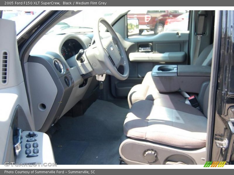 Black / Medium Flint Grey 2005 Ford F150 XLT SuperCrew