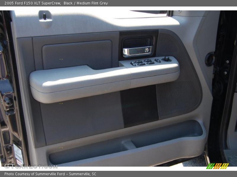 Black / Medium Flint Grey 2005 Ford F150 XLT SuperCrew