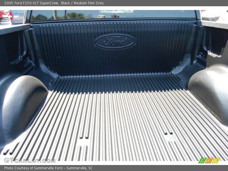 Black / Medium Flint Grey 2005 Ford F150 XLT SuperCrew