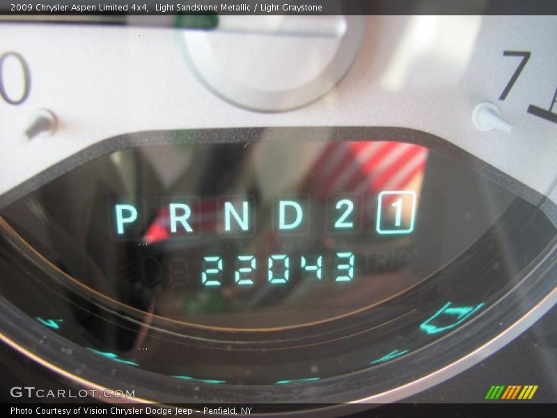 Light Sandstone Metallic / Light Graystone 2009 Chrysler Aspen Limited 4x4