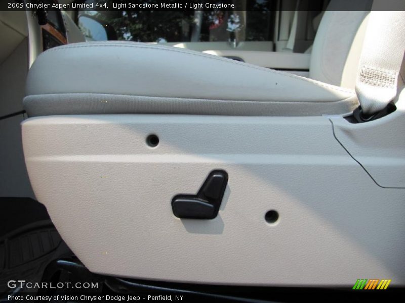 Light Sandstone Metallic / Light Graystone 2009 Chrysler Aspen Limited 4x4