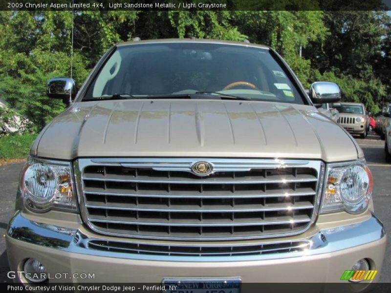 Light Sandstone Metallic / Light Graystone 2009 Chrysler Aspen Limited 4x4