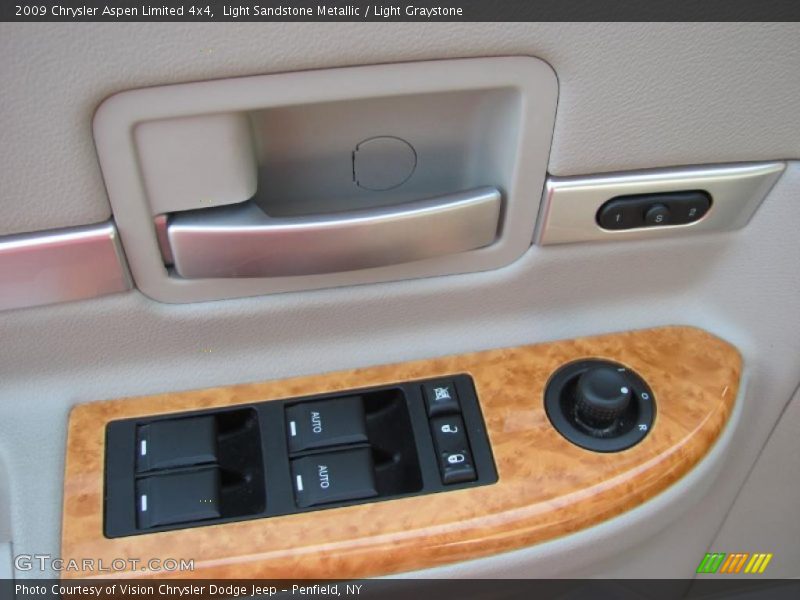 Light Sandstone Metallic / Light Graystone 2009 Chrysler Aspen Limited 4x4