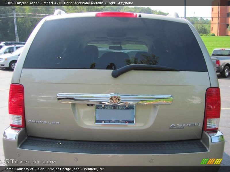 Light Sandstone Metallic / Light Graystone 2009 Chrysler Aspen Limited 4x4
