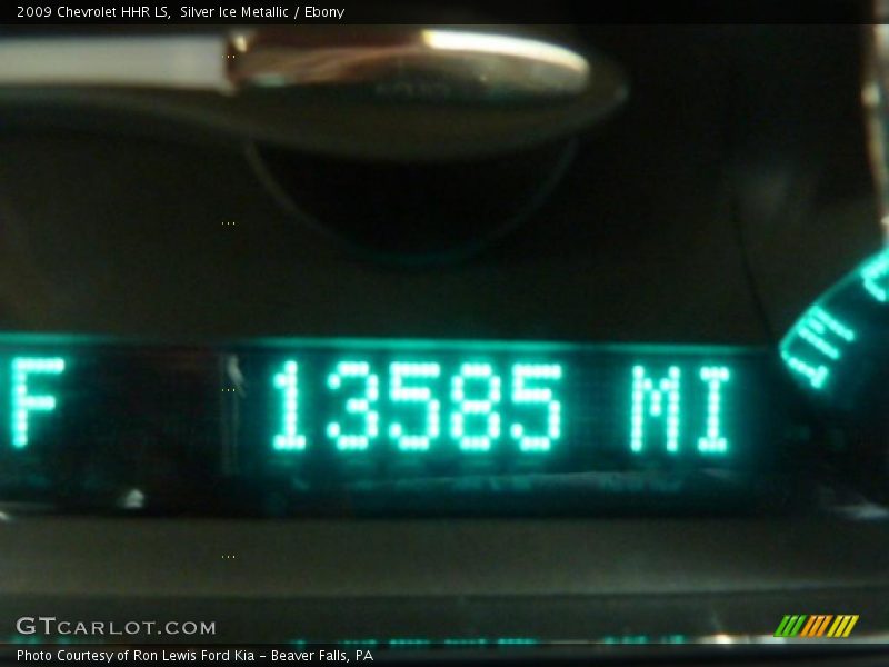 Silver Ice Metallic / Ebony 2009 Chevrolet HHR LS
