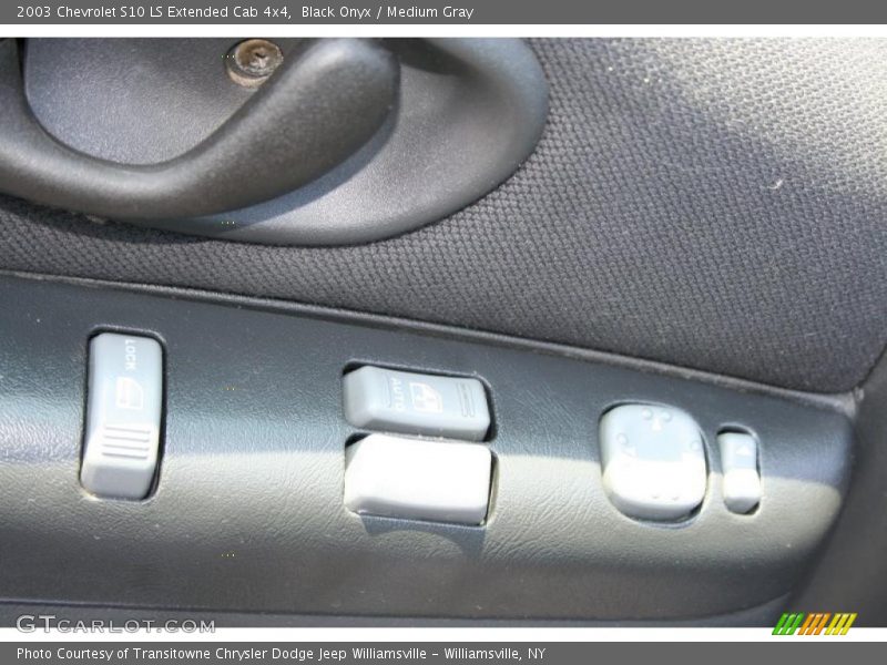 Black Onyx / Medium Gray 2003 Chevrolet S10 LS Extended Cab 4x4