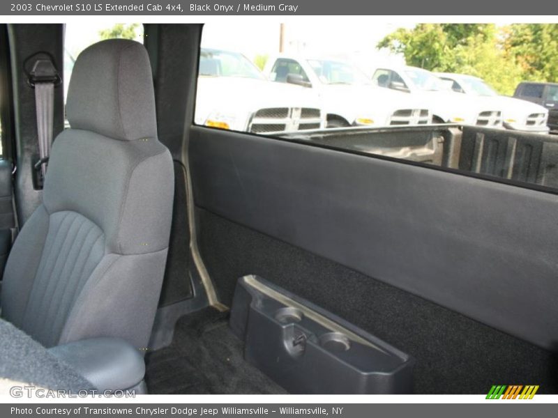 Black Onyx / Medium Gray 2003 Chevrolet S10 LS Extended Cab 4x4