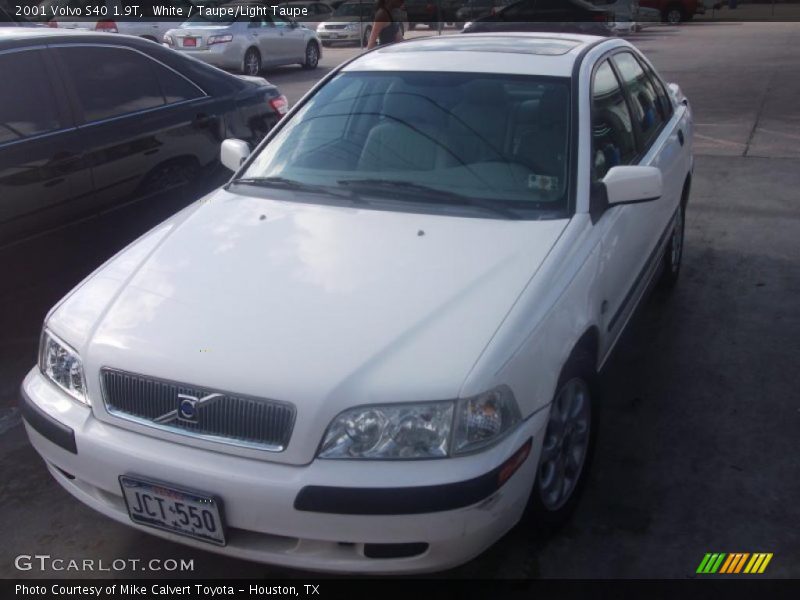 White / Taupe/Light Taupe 2001 Volvo S40 1.9T