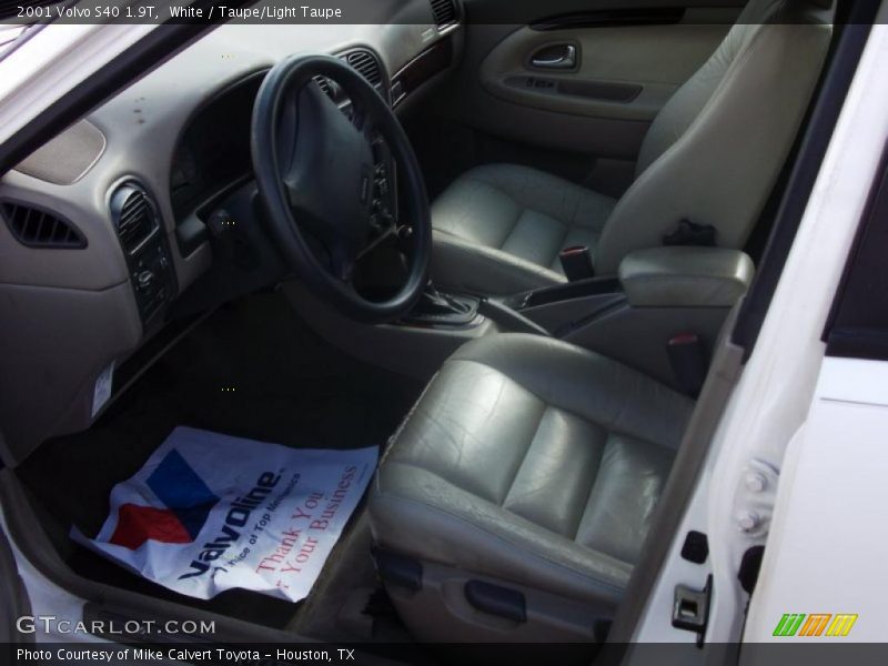 White / Taupe/Light Taupe 2001 Volvo S40 1.9T