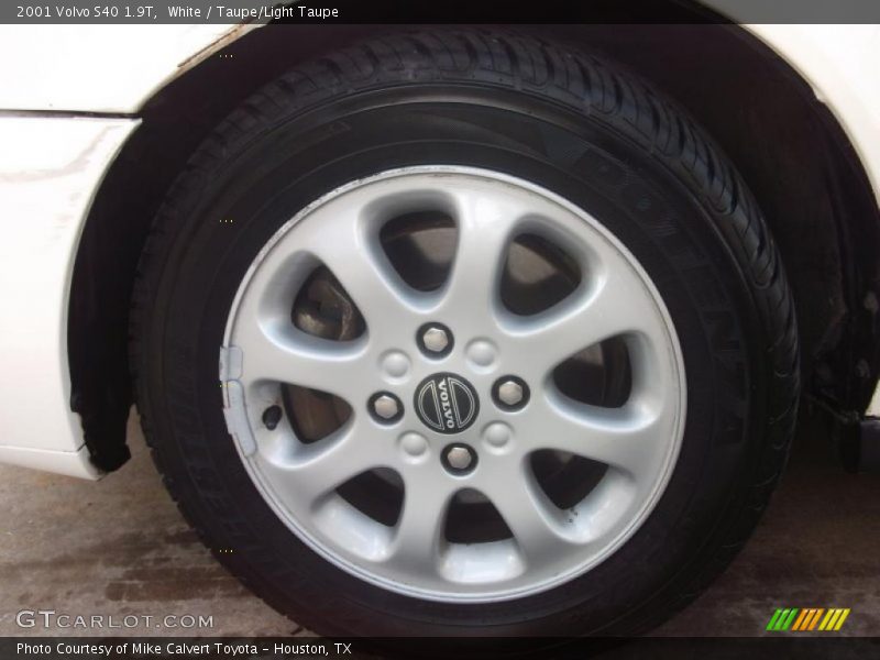 White / Taupe/Light Taupe 2001 Volvo S40 1.9T